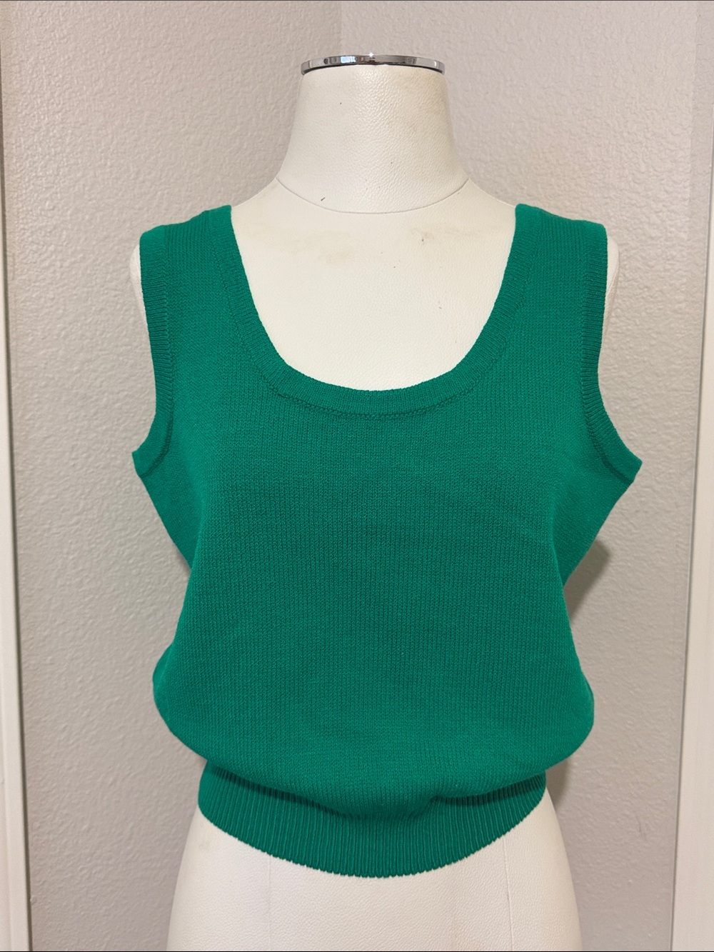 St. John Collection Knit Cropped Tank Green Classic Minimalist Round Neck